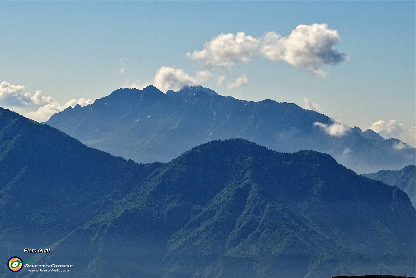 34 Zoom verso Ortighera (in primo piano) e Alben.JPG